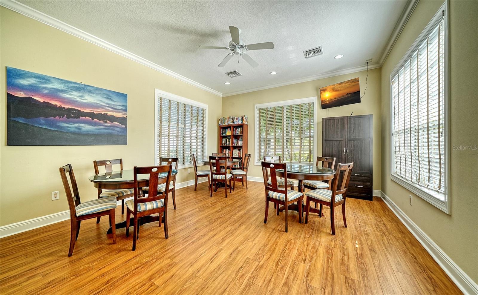 Image 22 of 26 For 5356 Fairfield Boulevard