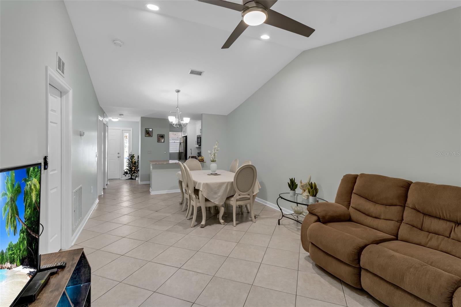 Image 19 of 36 For 5370 Royal Palm Avenue 5370