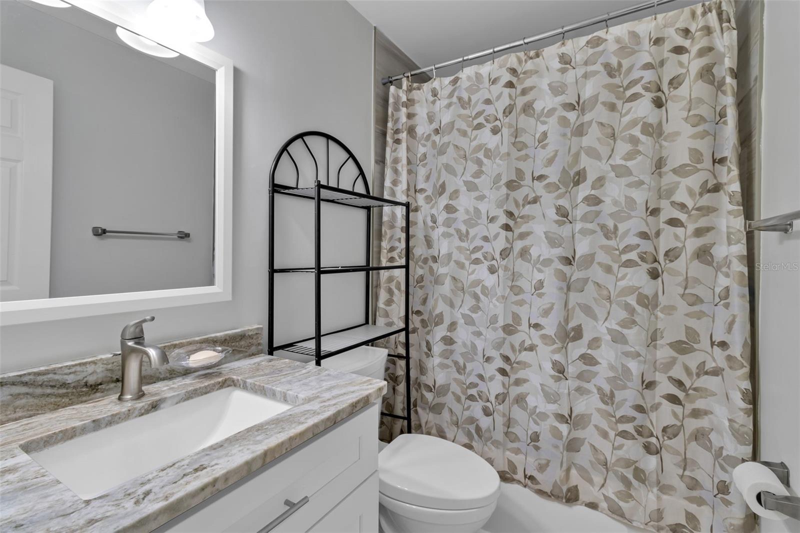 Image 21 of 36 For 5370 Royal Palm Avenue 5370