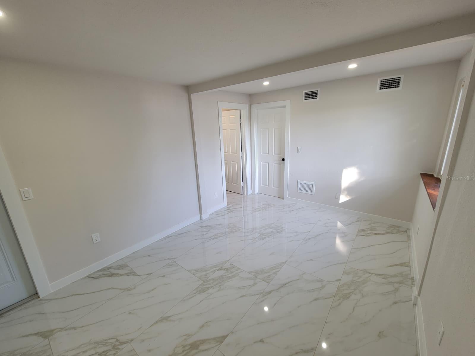 Image 12 of 51 For 2784 Martin Street