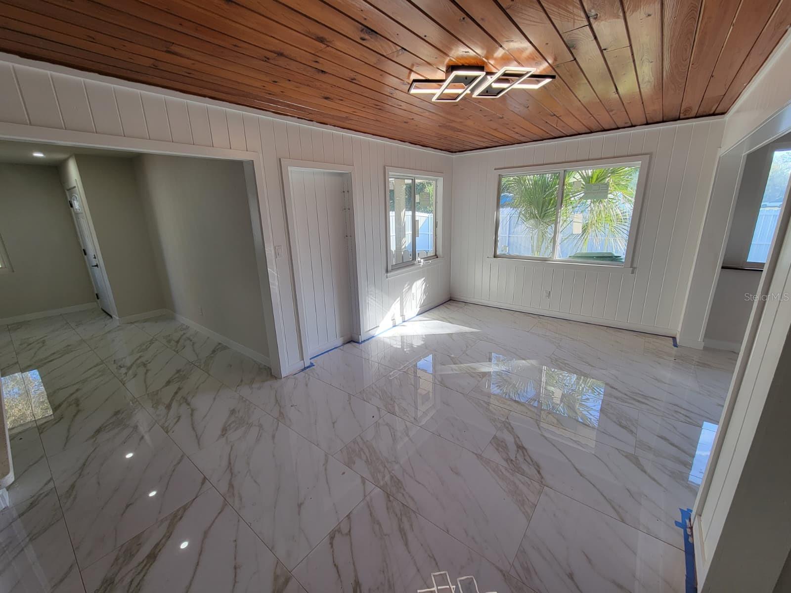 Image 34 of 51 For 2784 Martin Street