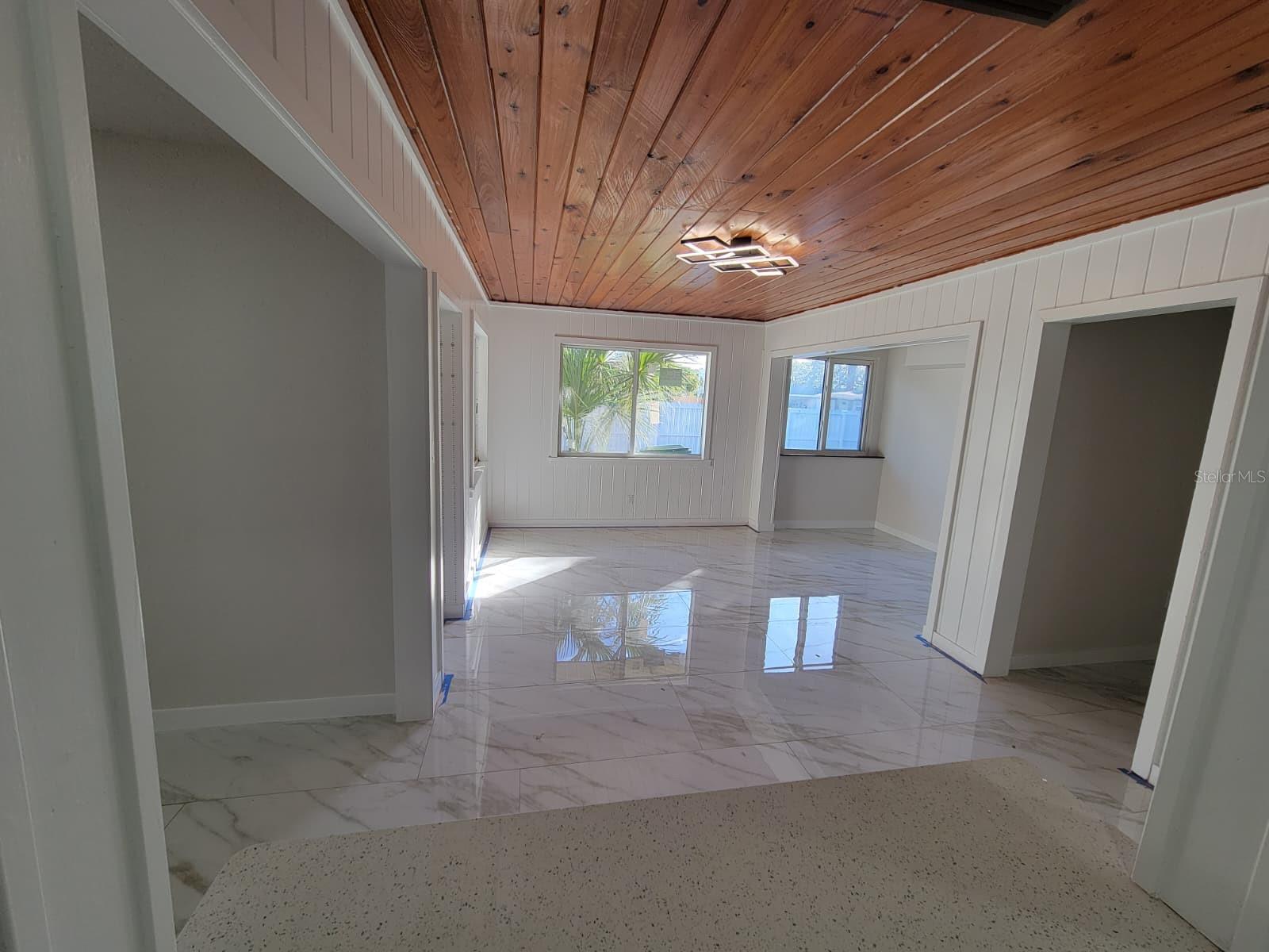 Image 38 of 51 For 2784 Martin Street