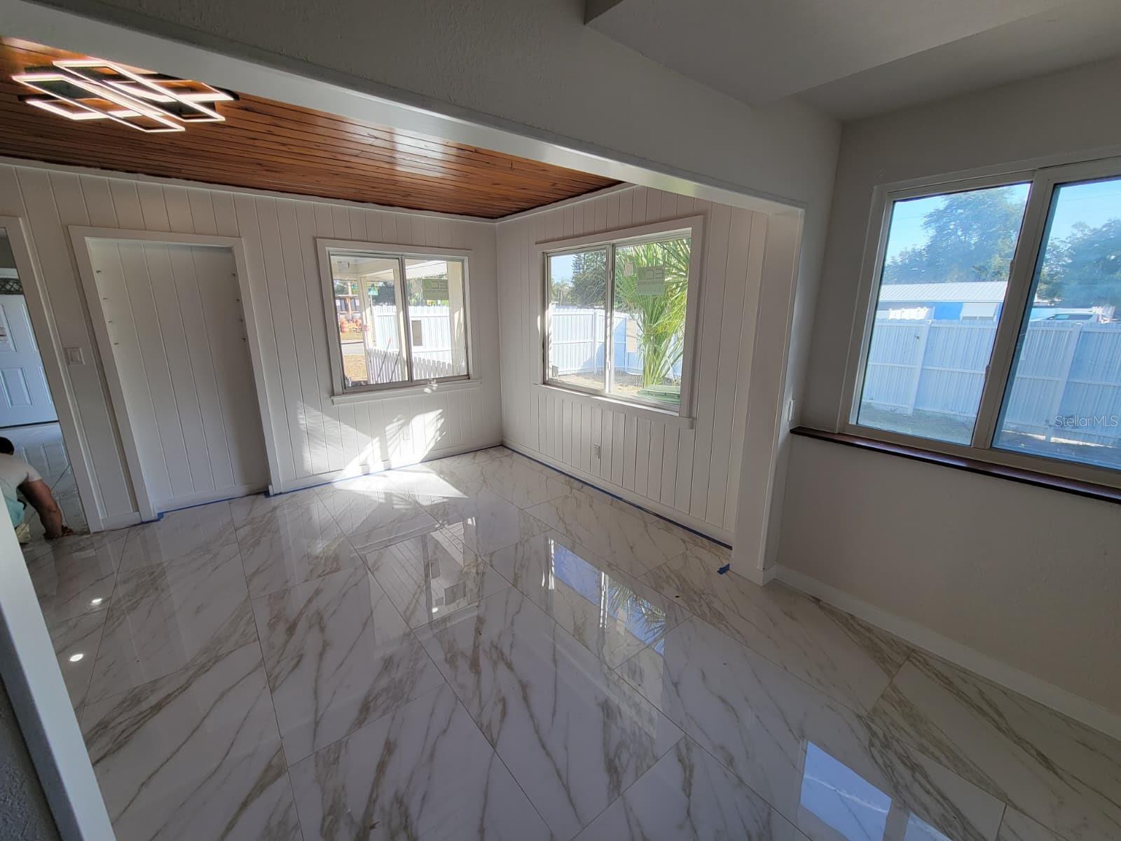 Image 40 of 51 For 2784 Martin Street