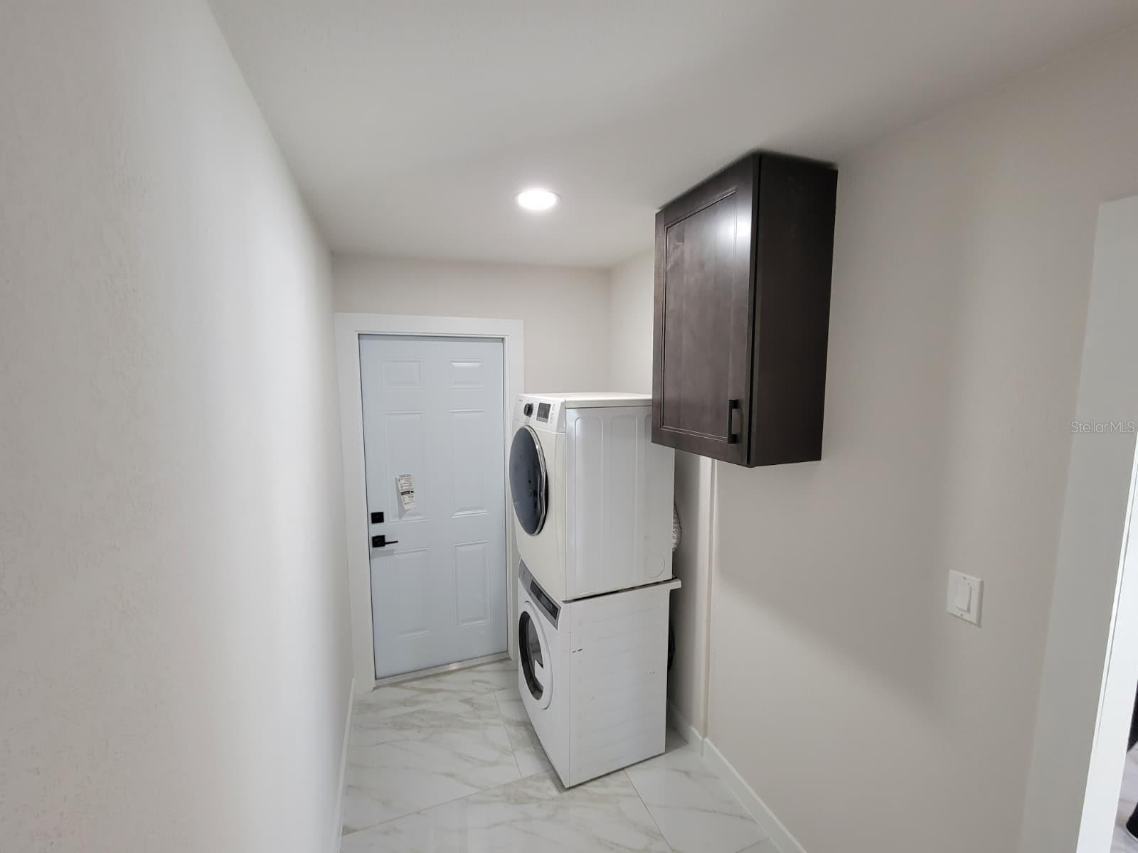 Image 7 of 51 For 2784 Martin Street