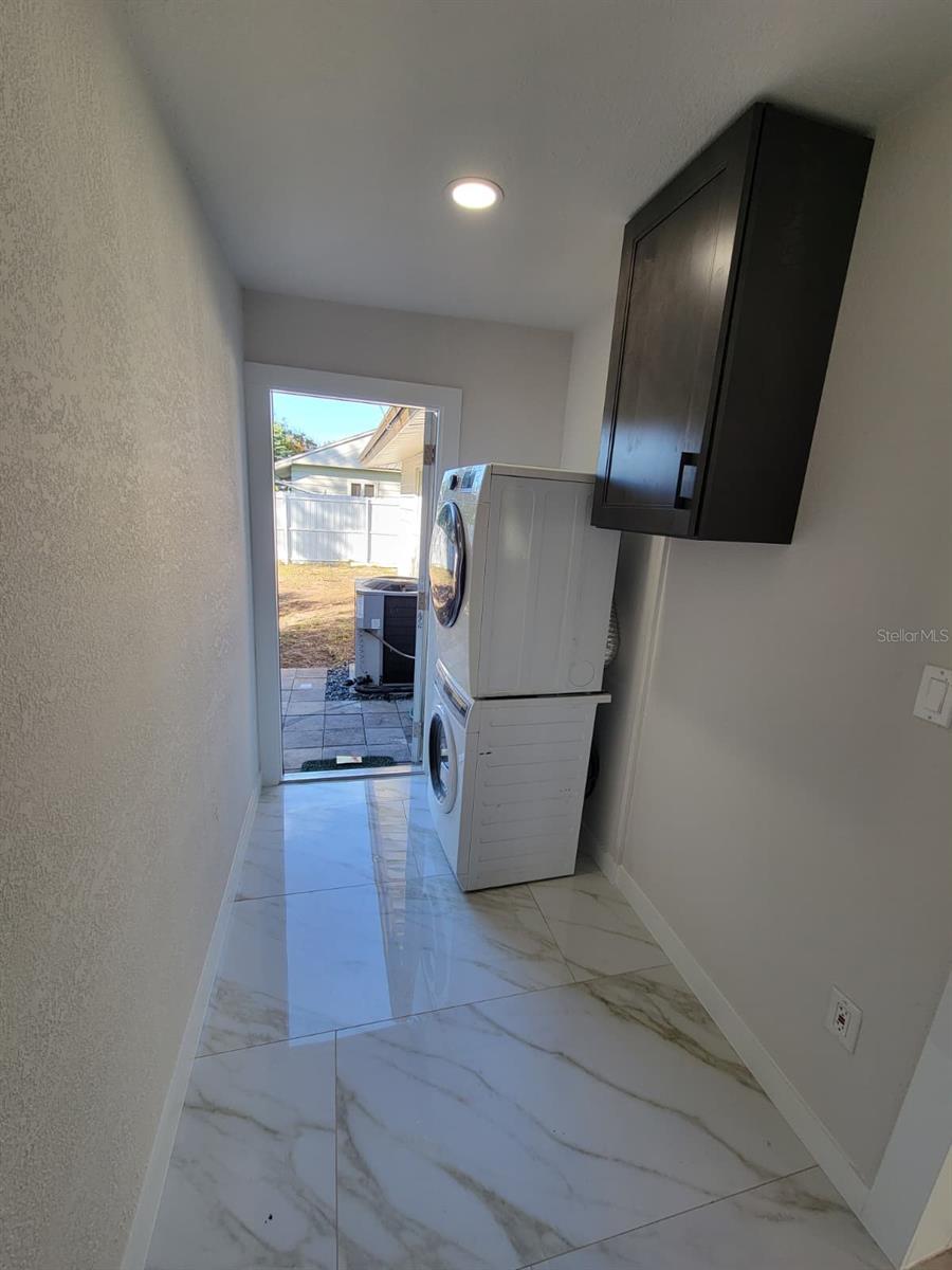 Image 9 of 51 For 2784 Martin Street