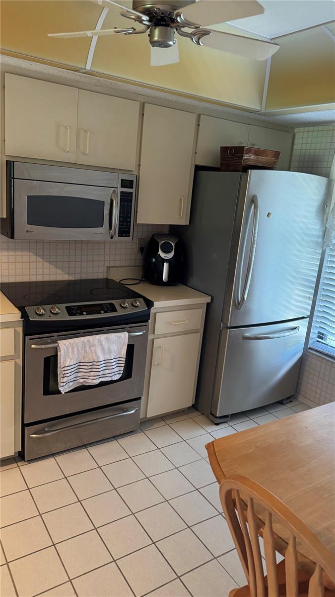 Image 12 of 16 For 4640 Weybridge  12