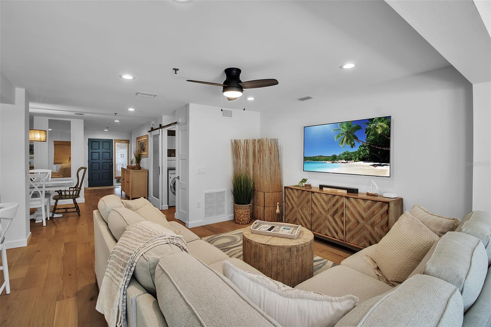 Image 24 of 75 For 2123 Harbourside Drive 903