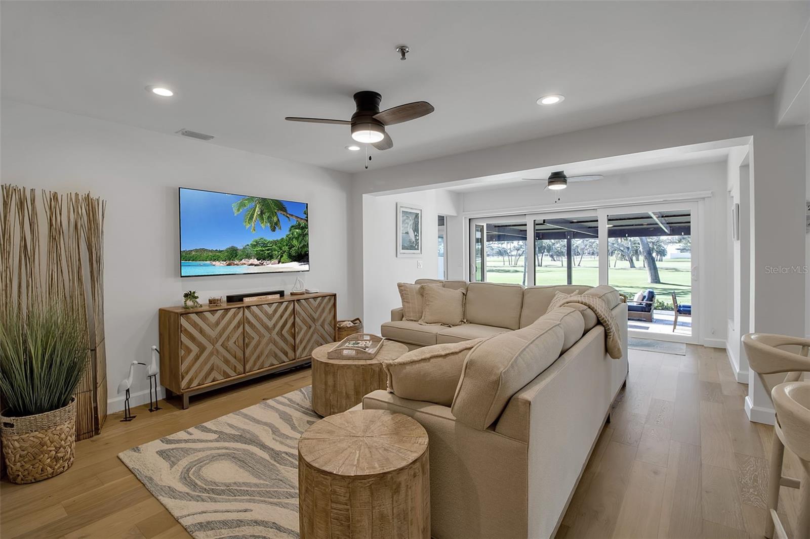 Image 25 of 75 For 2123 Harbourside Drive 903