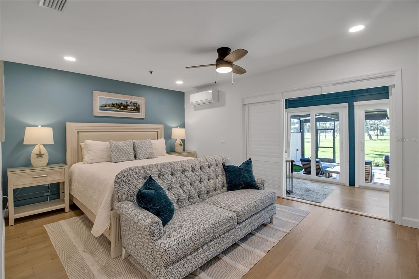 Image 37 of 75 For 2123 Harbourside Drive 903