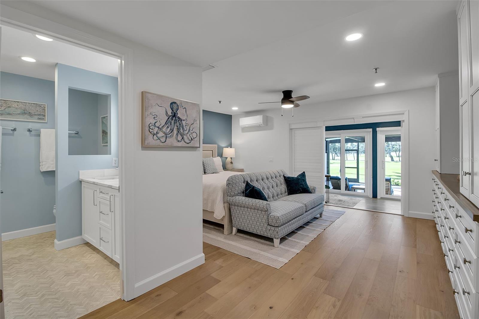 Image 38 of 75 For 2123 Harbourside Drive 903