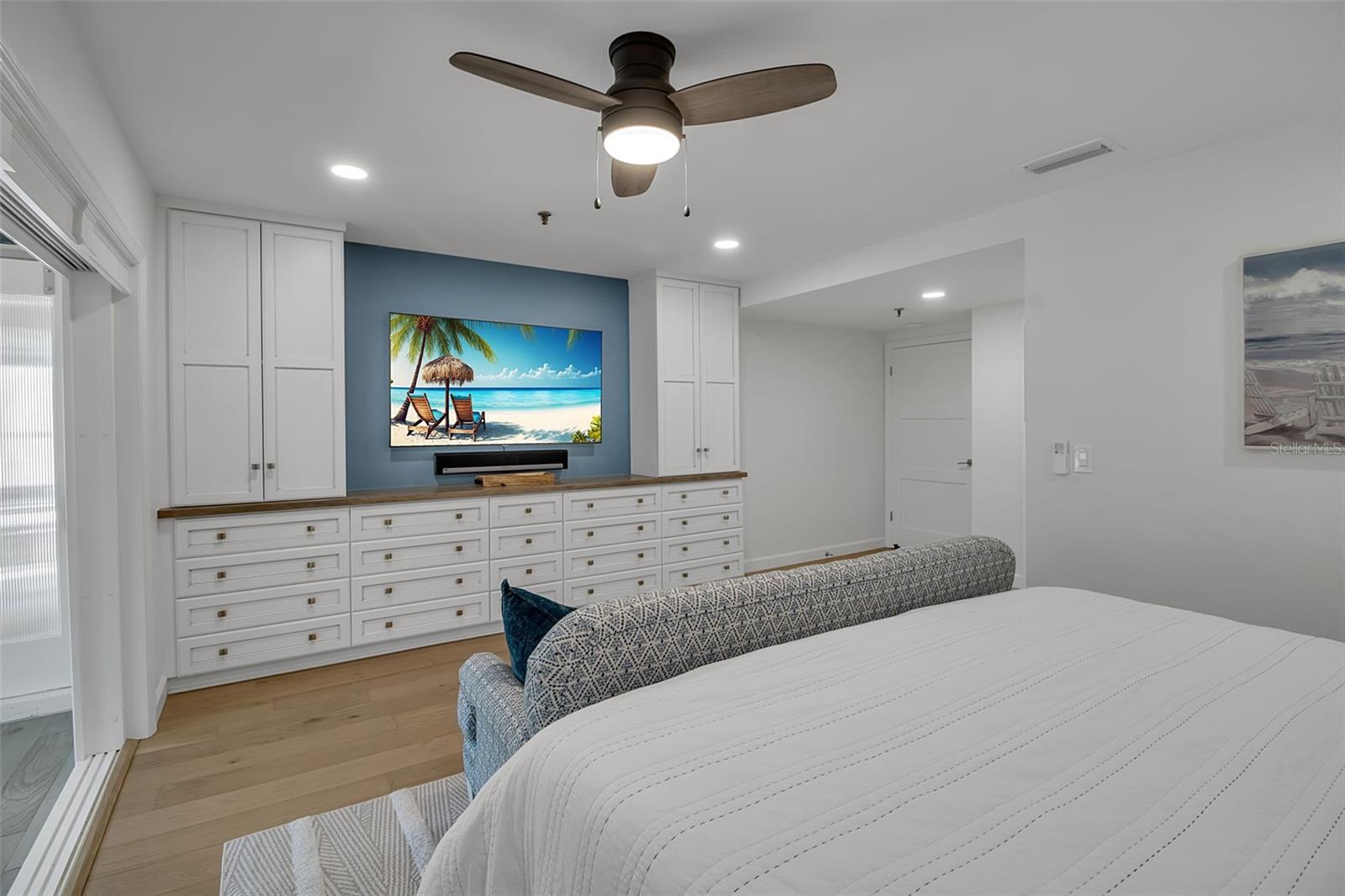 Image 41 of 75 For 2123 Harbourside Drive 903