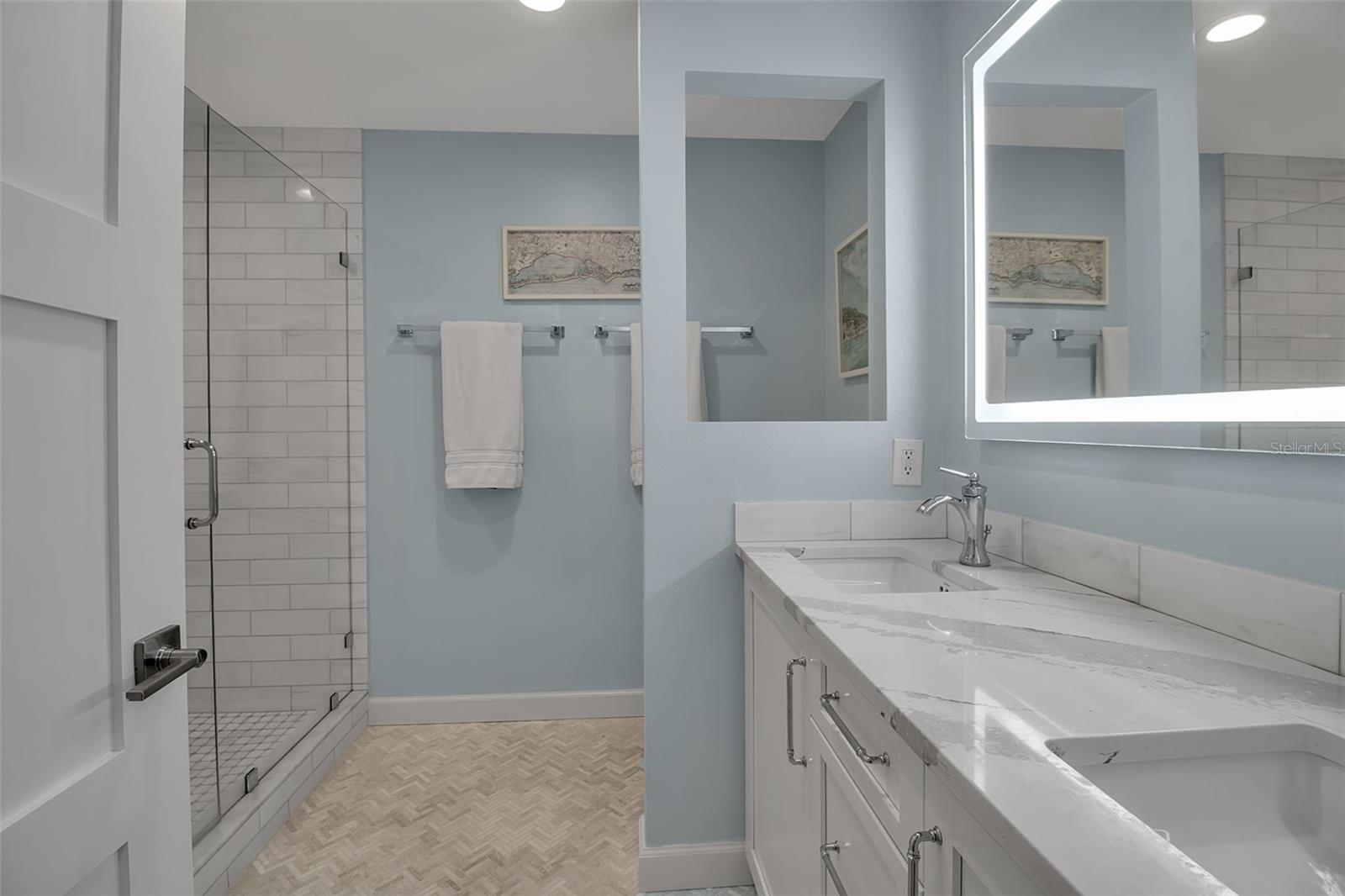 Image 45 of 75 For 2123 Harbourside Drive 903