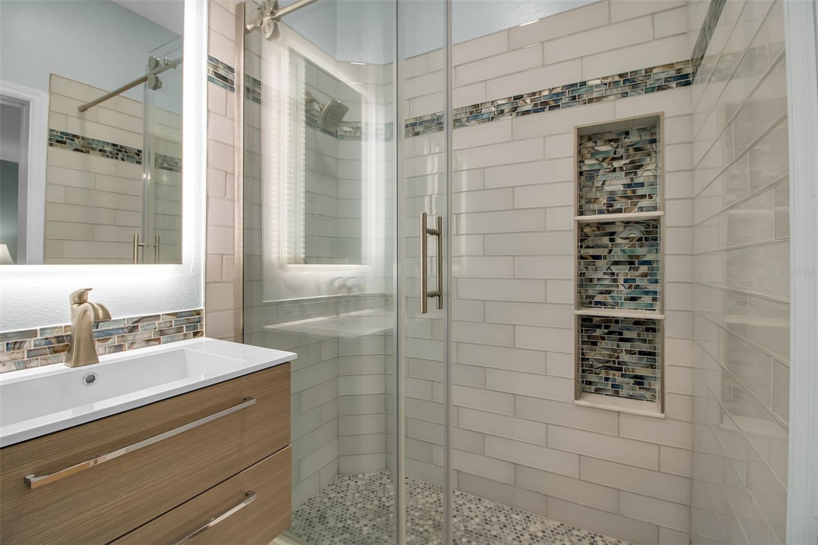 Image 55 of 75 For 2123 Harbourside Drive 903