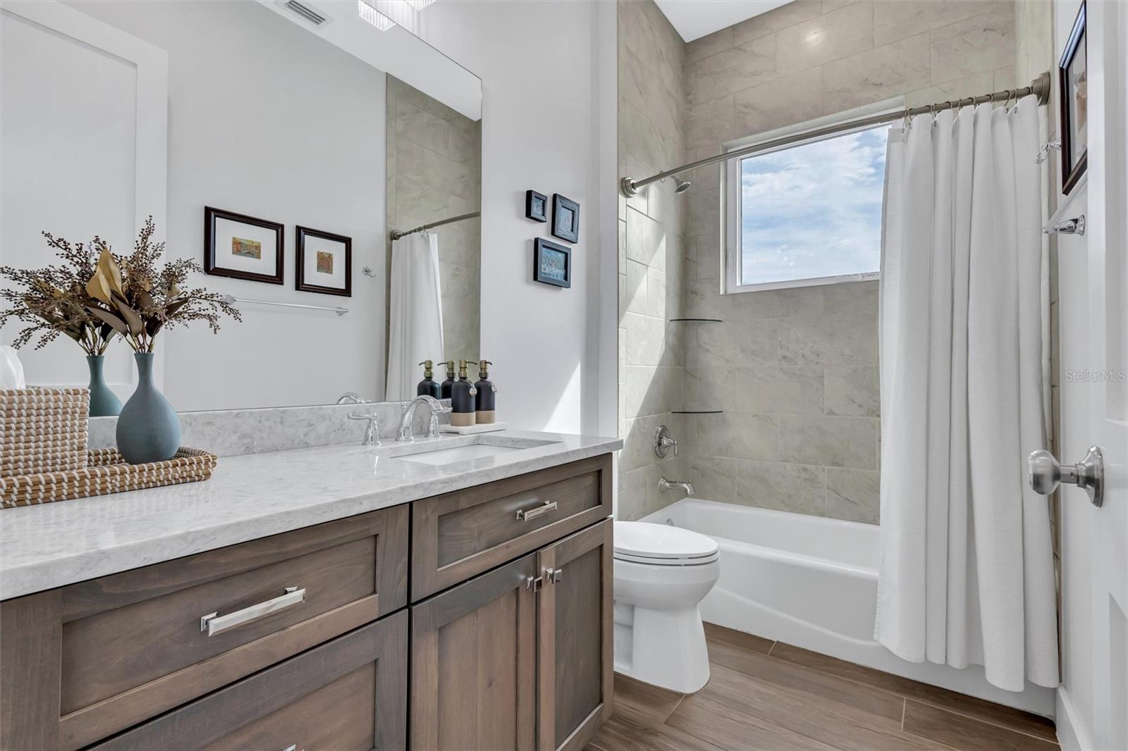 Image 34 of 79 For 4881 Oxford Drive