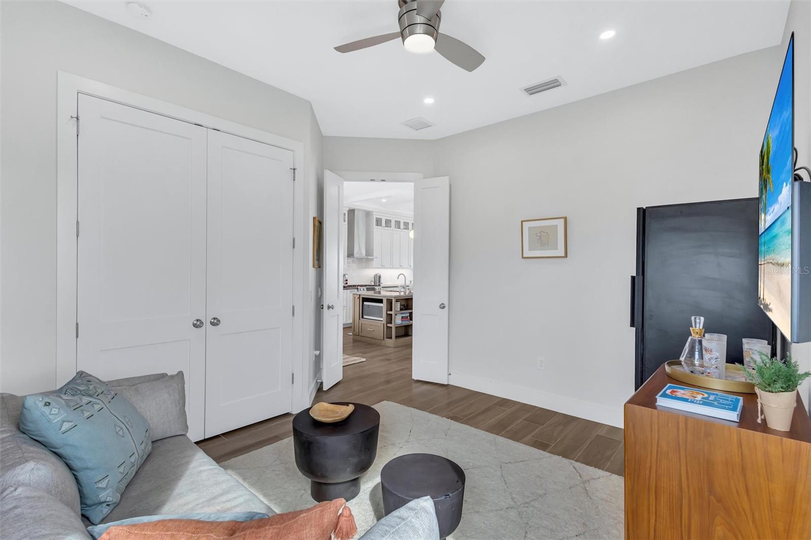 Image 36 of 79 For 4881 Oxford Drive