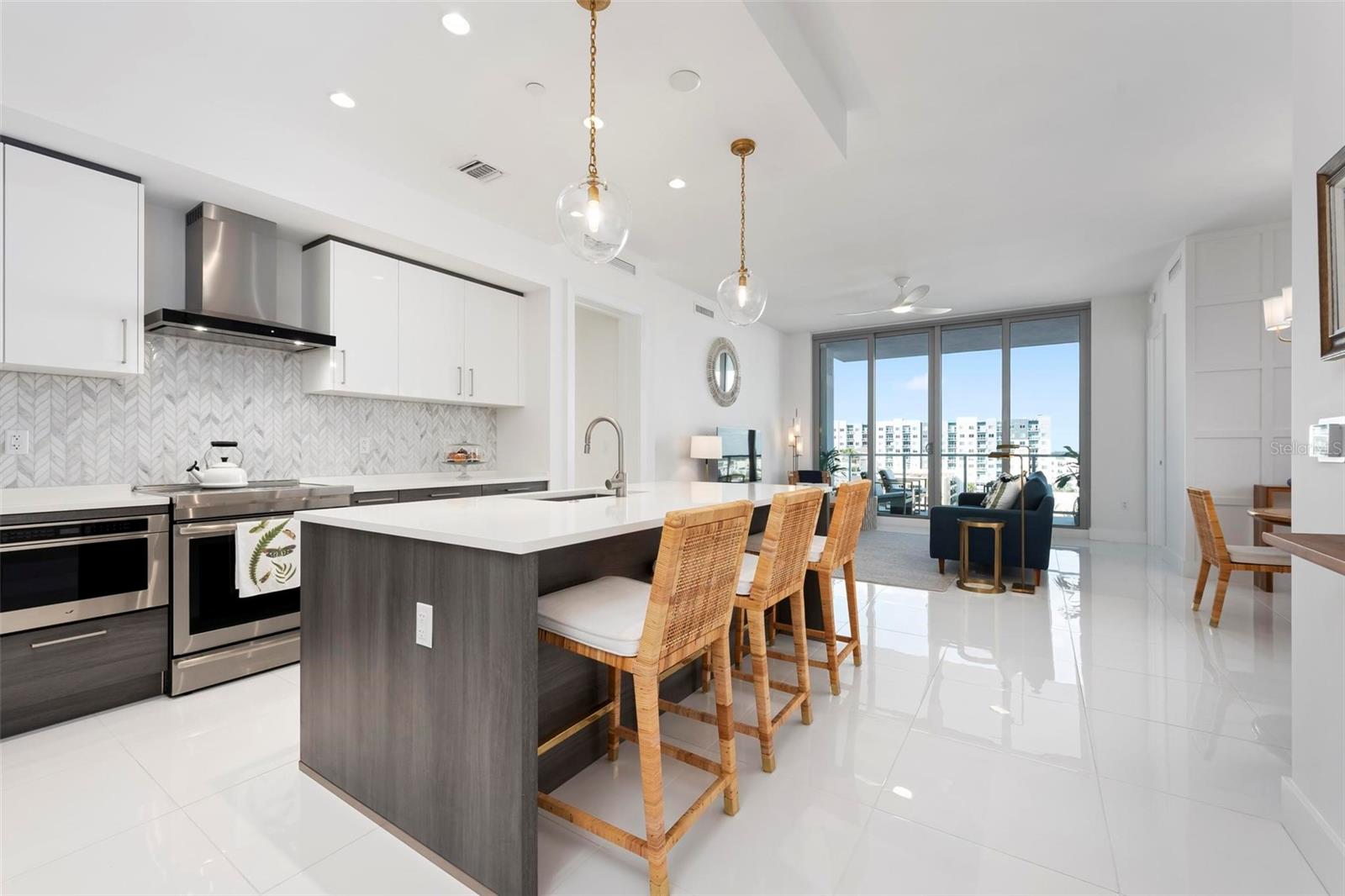 Image 2 of 58 For 111 Pineapple Avenue 719