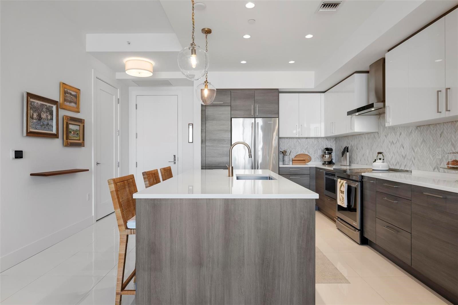 Image 4 of 58 For 111 Pineapple Avenue 719