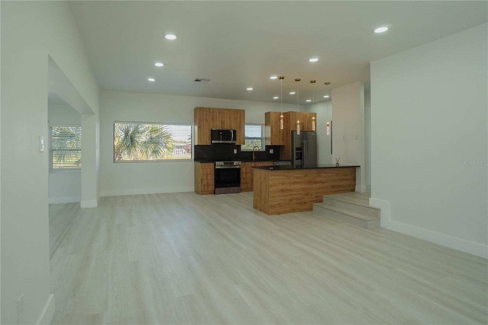 Image 5 of 44 For 6821 Marius Road