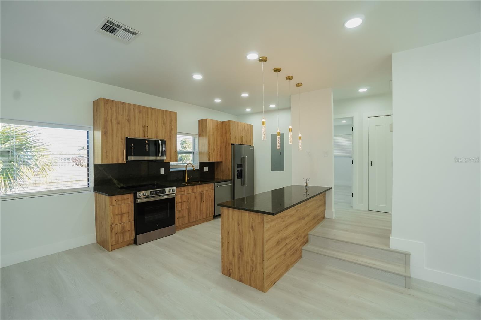 Image 6 of 44 For 6821 Marius Road