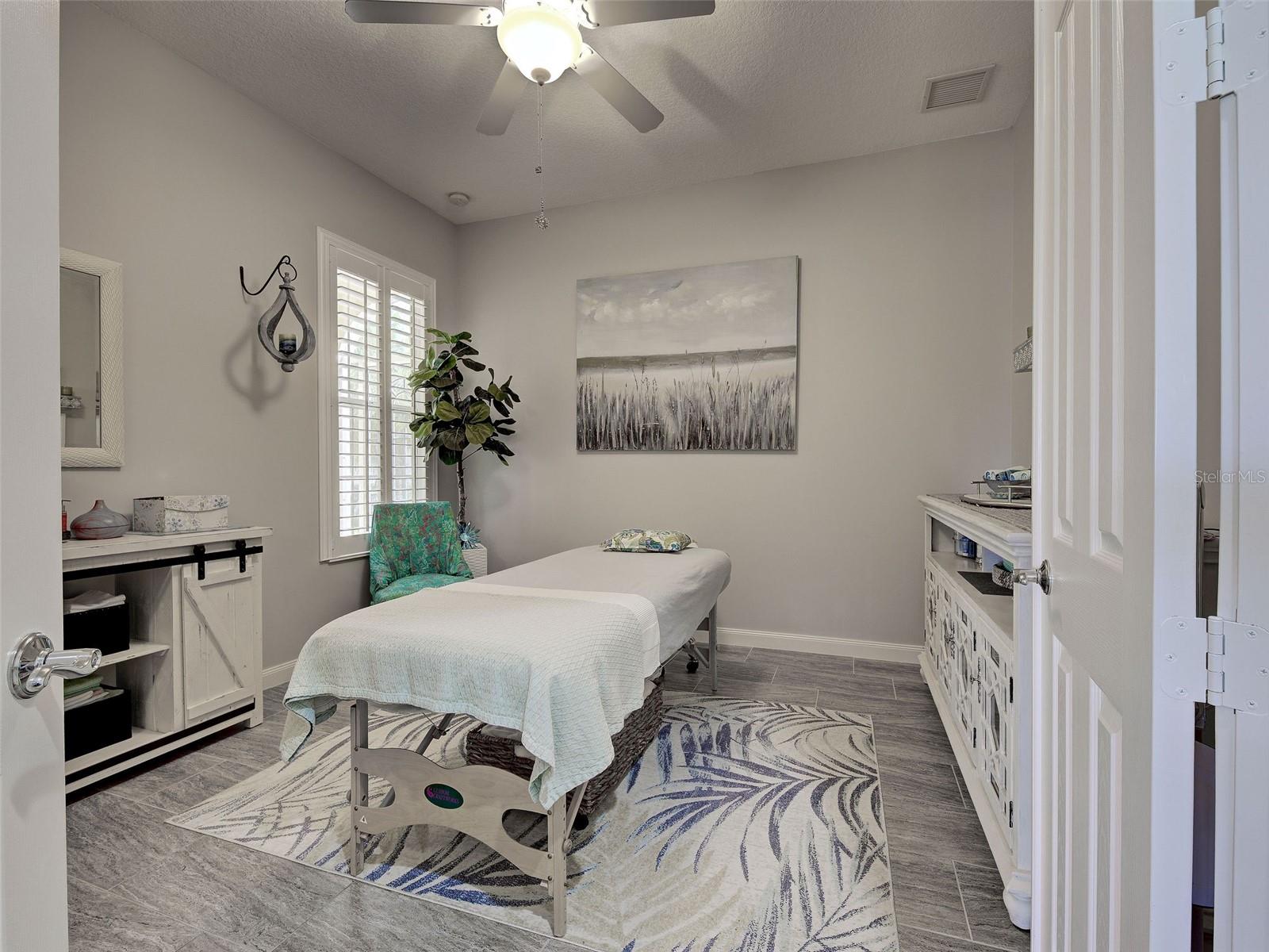 Image 29 of 70 For 13424 Coluccio Street