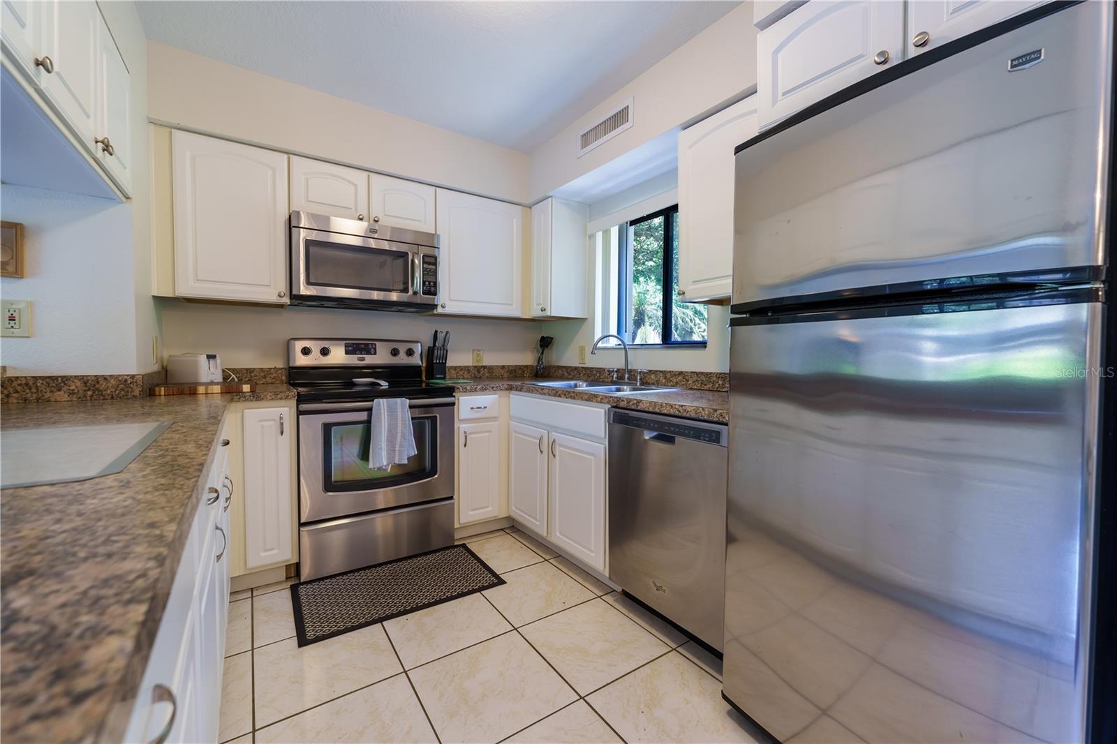 Image 8 of 25 For 5685 Ashton Lakes Drive 5685