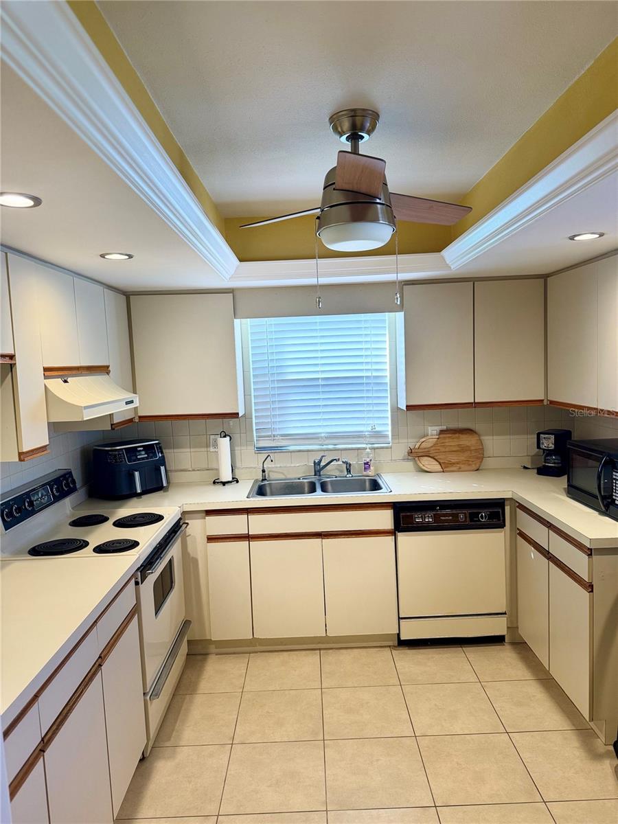 Image 5 of 15 For 374 Oak Hill Drive 37