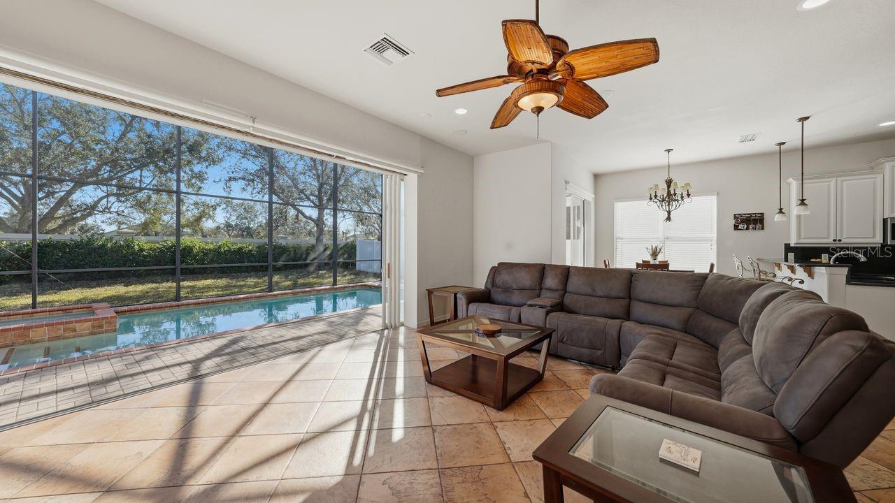 Image 11 of 88 For 6627 38th Lane E