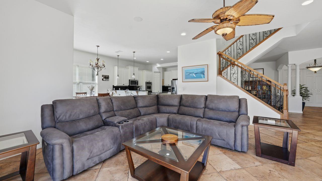 Image 12 of 88 For 6627 38th Lane E