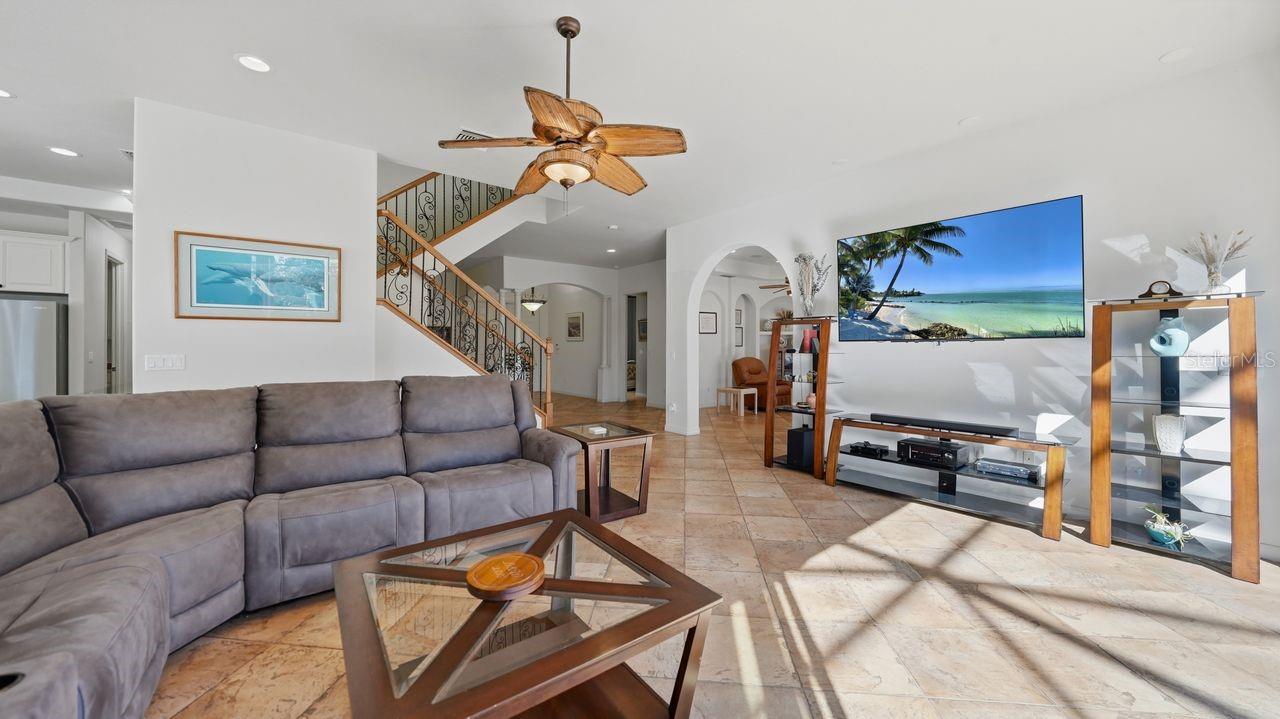 Image 13 of 88 For 6627 38th Lane E