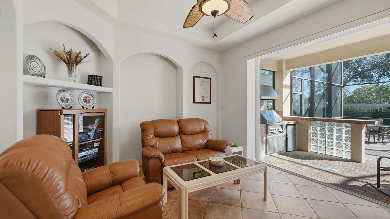 Image 16 of 88 For 6627 38th Lane E