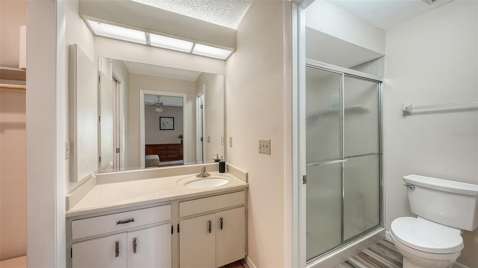 Image 33 of 47 For 4207 Bowling Green Circle 35