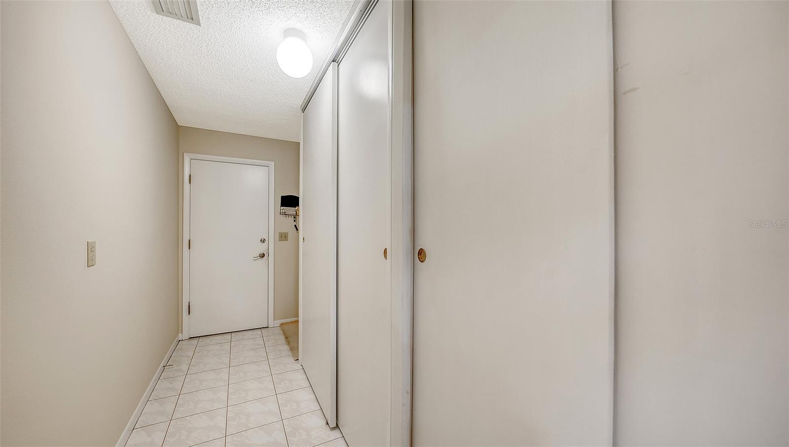 Image 41 of 47 For 4207 Bowling Green Circle 35