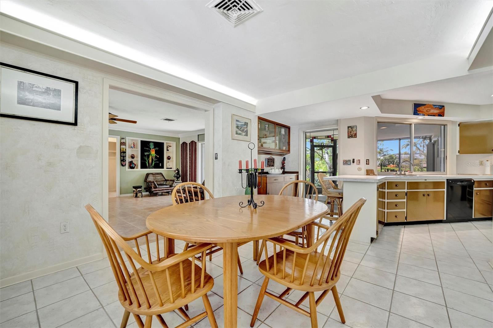 Image 12 of 33 For 3428 Mineola Drive