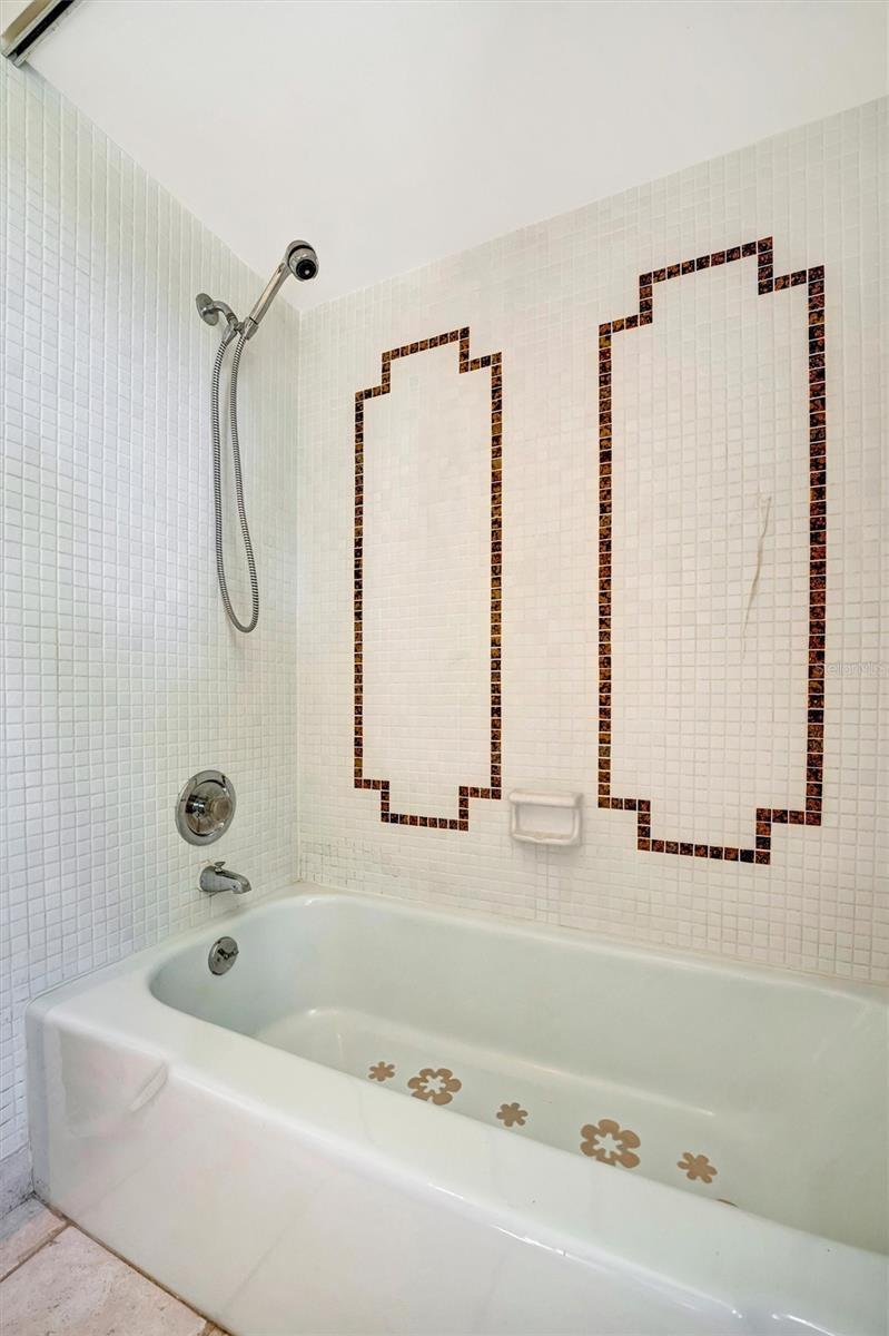 Image 17 of 33 For 3428 Mineola Drive