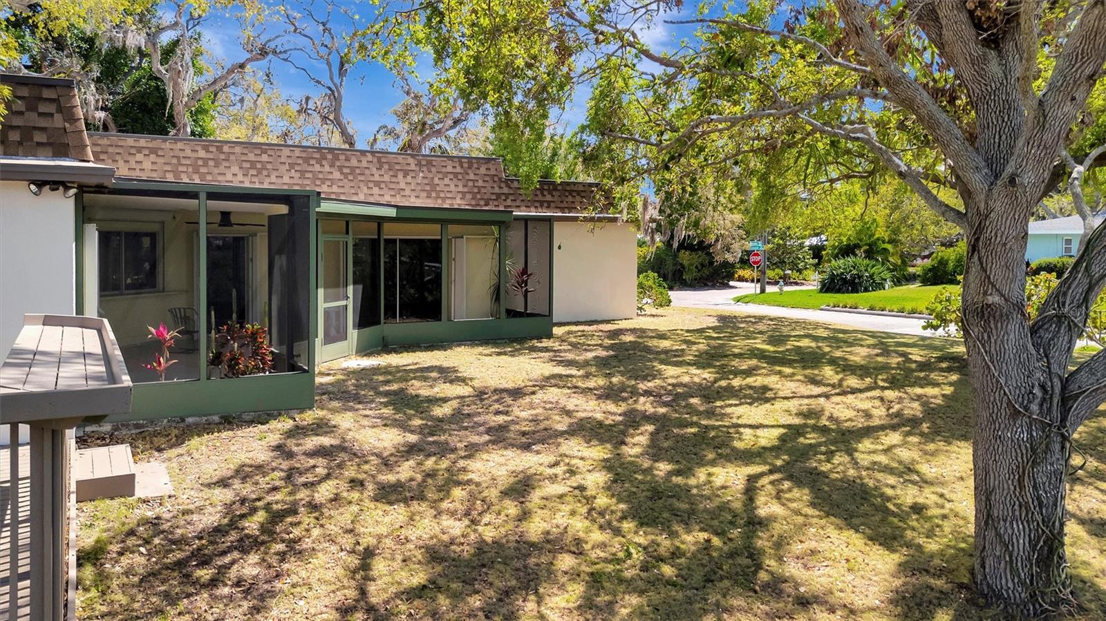 Image 27 of 33 For 3428 Mineola Drive