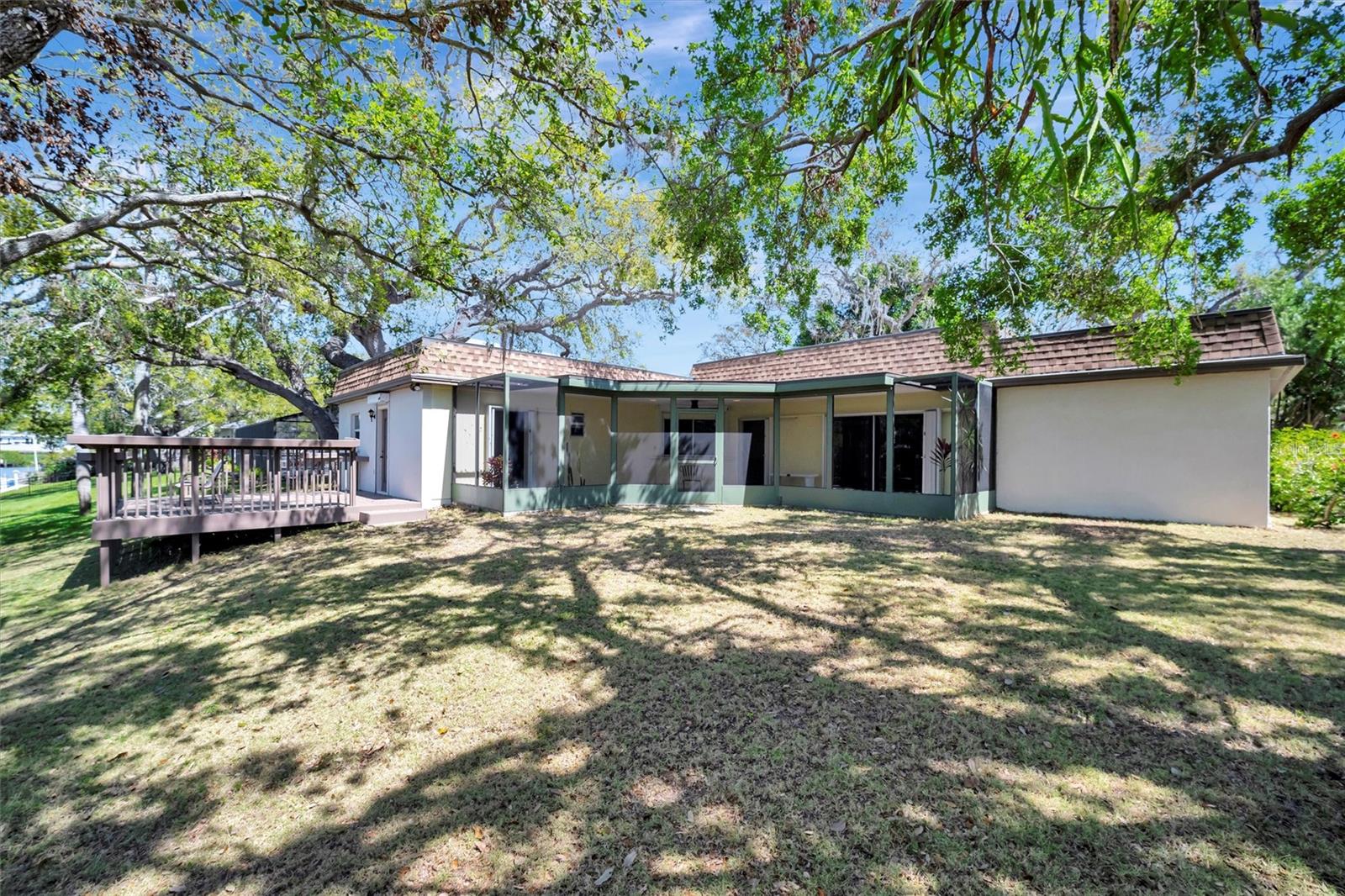 Image 29 of 33 For 3428 Mineola Drive