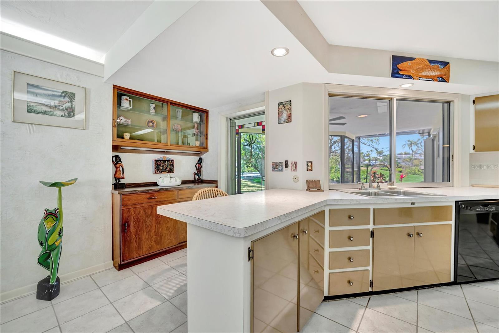 Image 8 of 33 For 3428 Mineola Drive