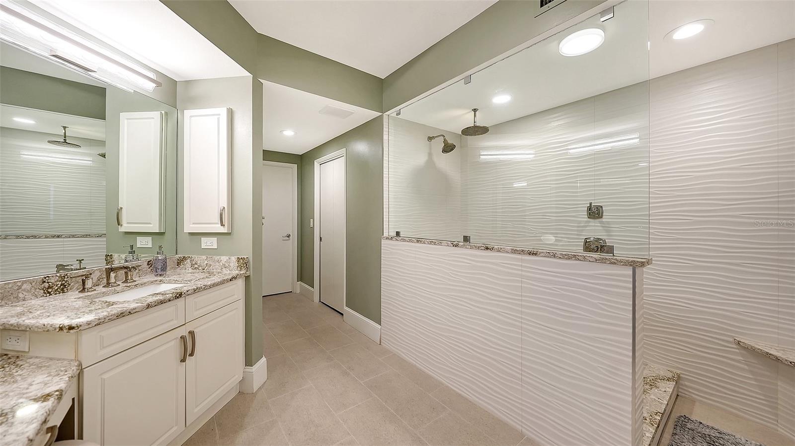 Image 19 of 45 For 3060 Grand Bay Boulevard 195