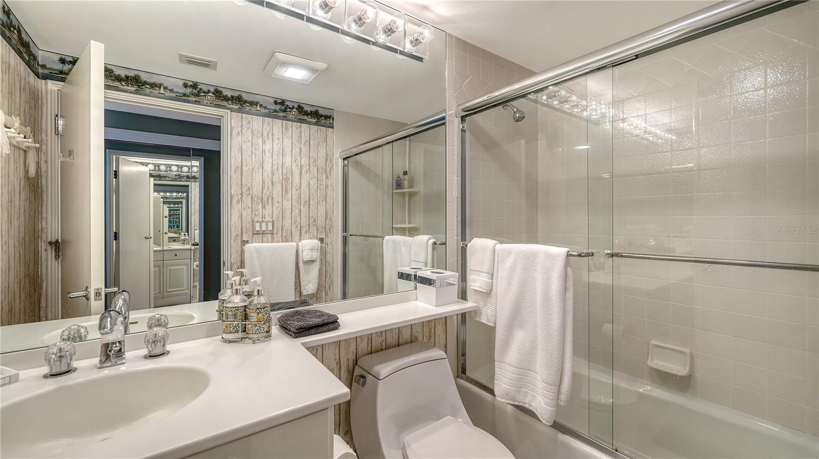 Image 25 of 45 For 3060 Grand Bay Boulevard 195