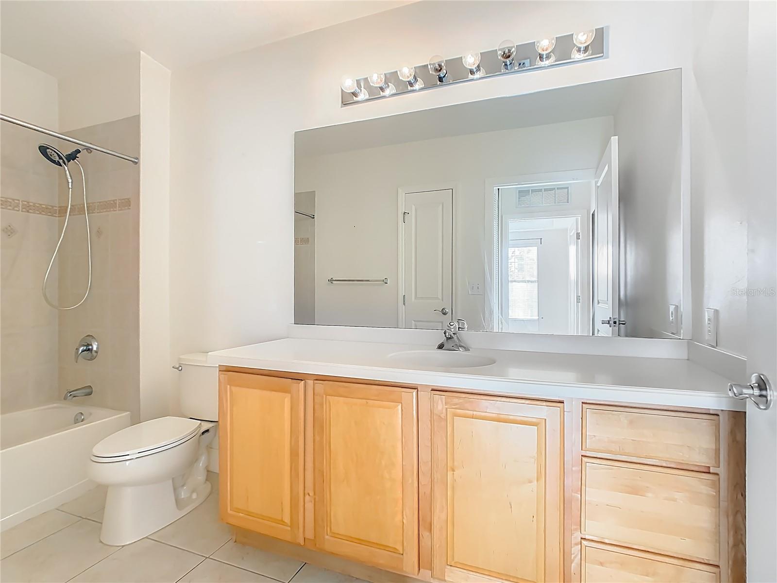 Image 42 of 67 For 1210 Vaux Boulevard 408