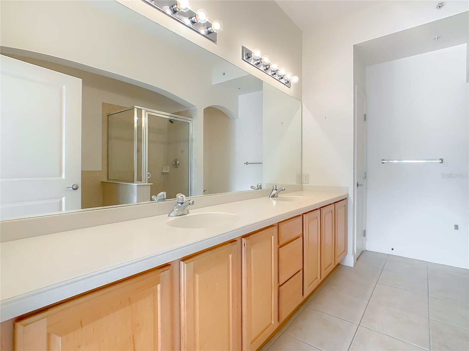 Image 48 of 67 For 1210 Vaux Boulevard 408