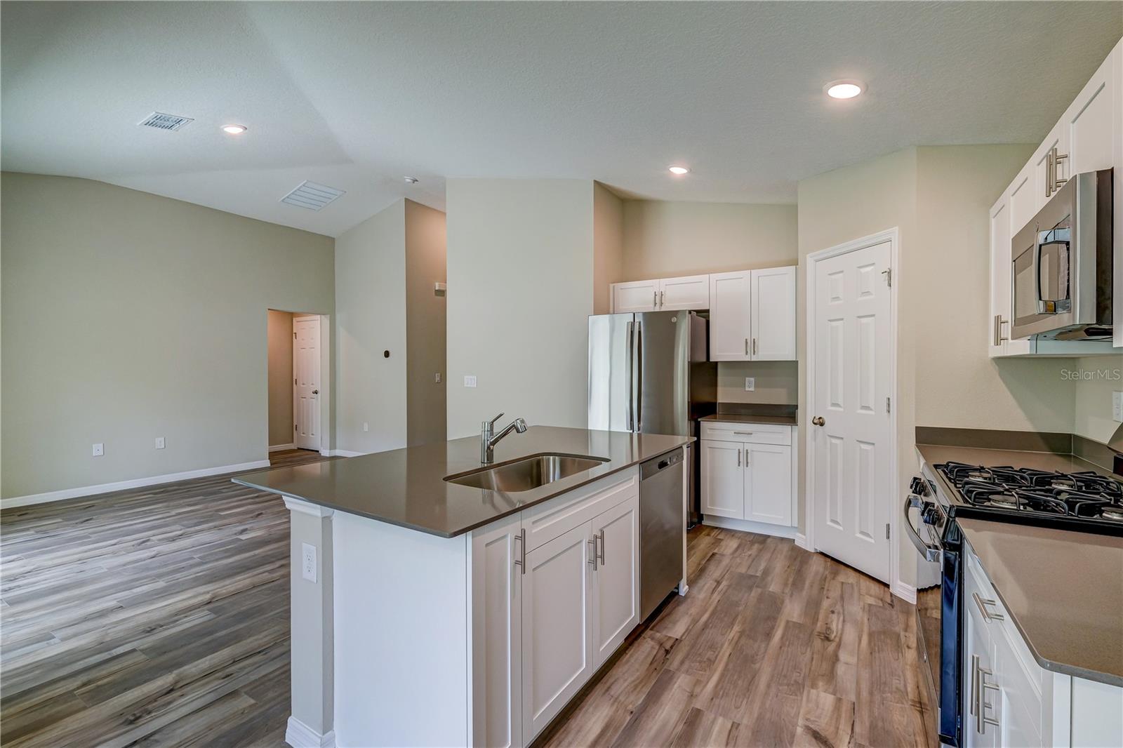 Image 11 of 33 For 12730 Hysmith Loop