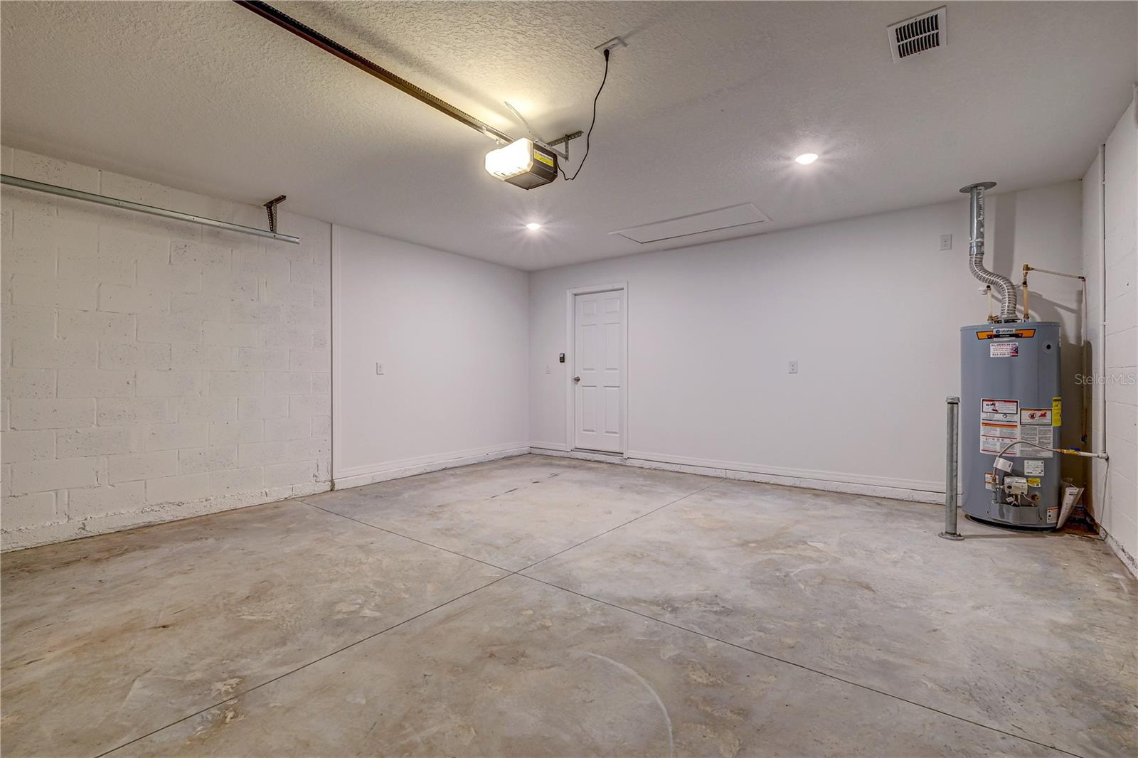 Image 26 of 33 For 12730 Hysmith Loop