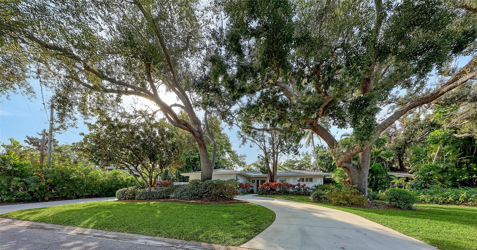 Details for 1672 Shoreland Drive, SARASOTA, FL 34239