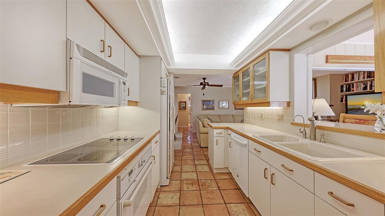 Image 12 of 46 For 1672 Shoreland Drive