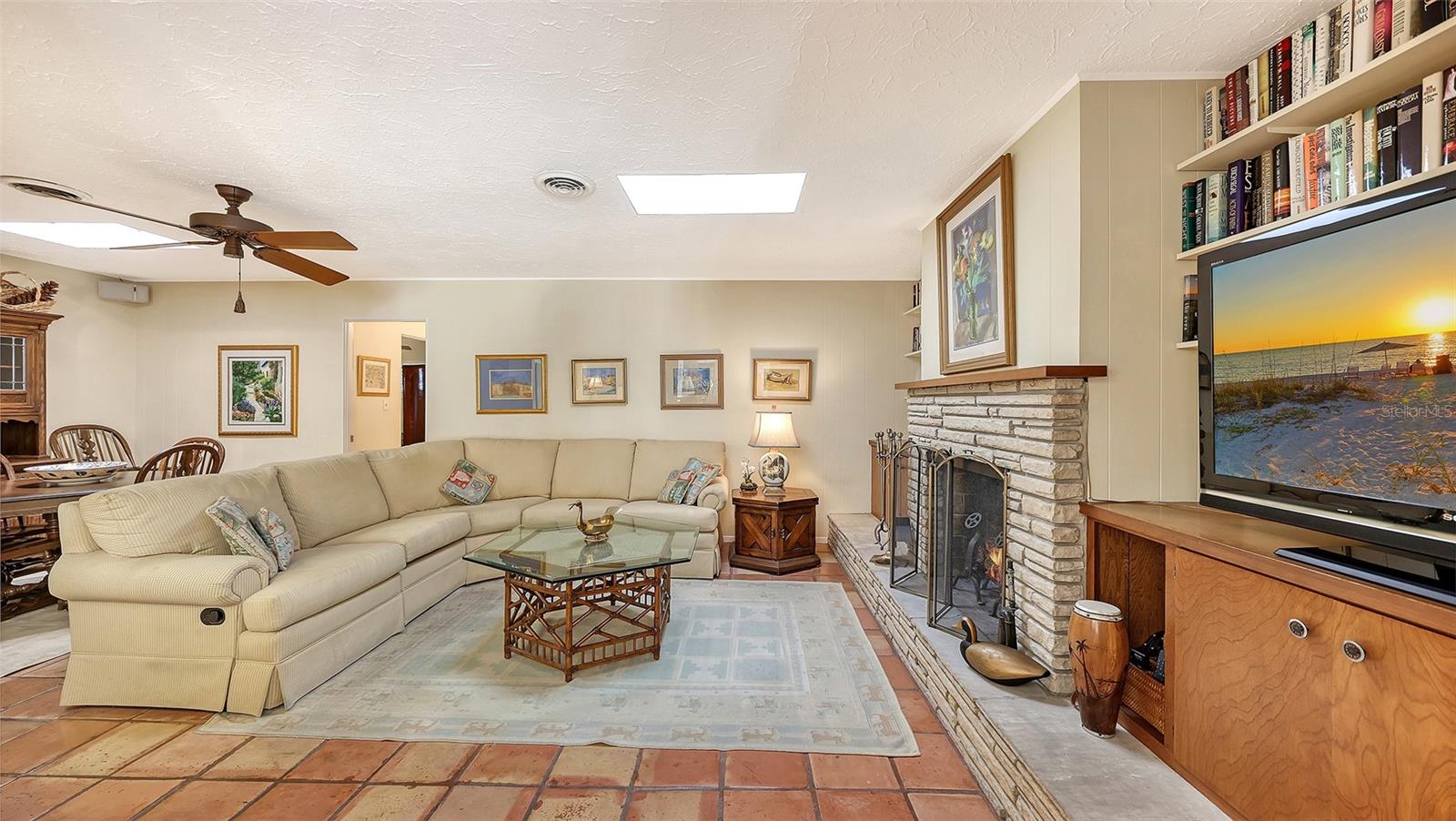 Image 14 of 46 For 1672 Shoreland Drive