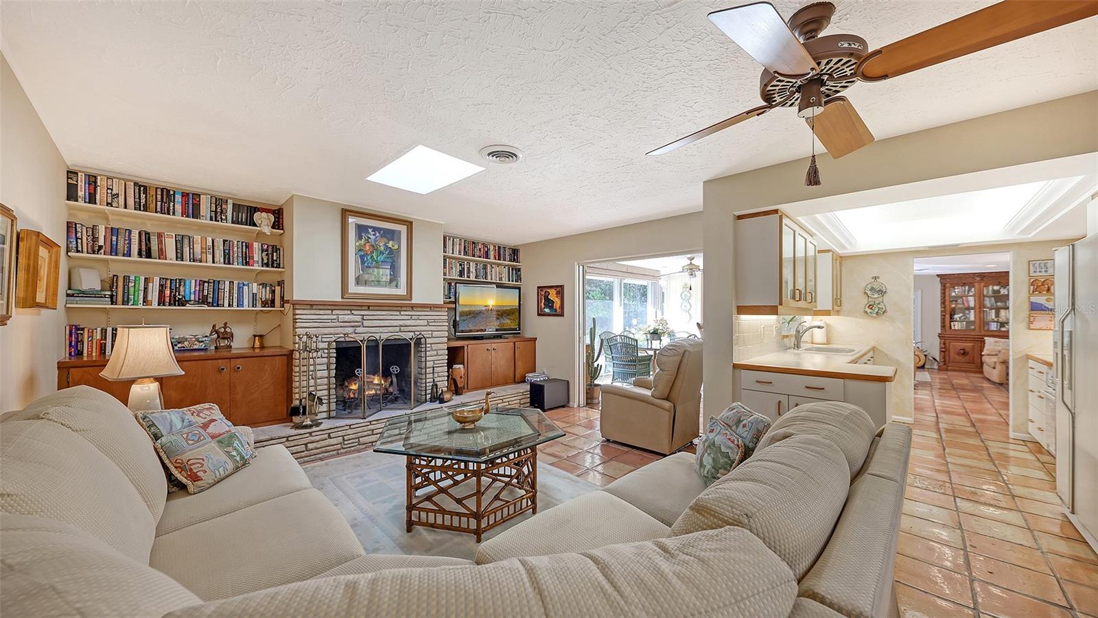 Image 16 of 46 For 1672 Shoreland Drive