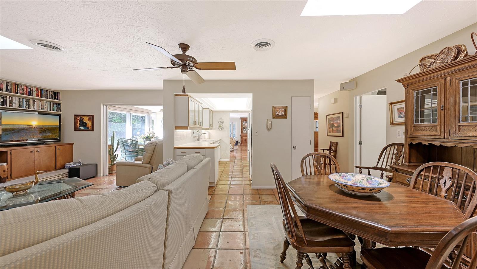 Image 19 of 46 For 1672 Shoreland Drive