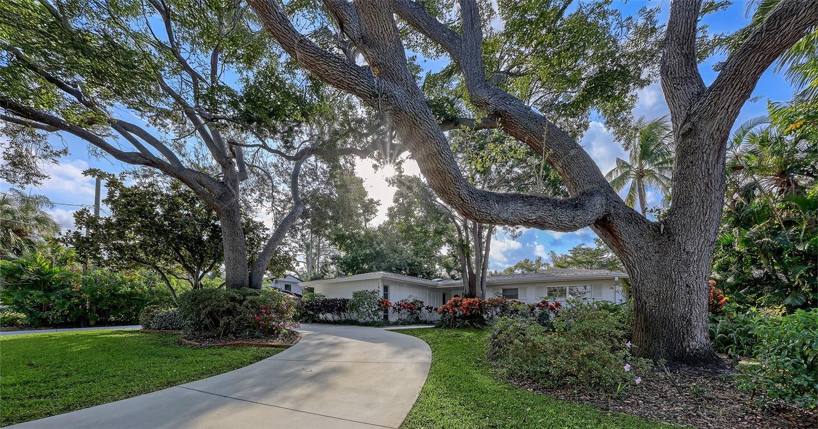 Image 2 of 46 For 1672 Shoreland Drive