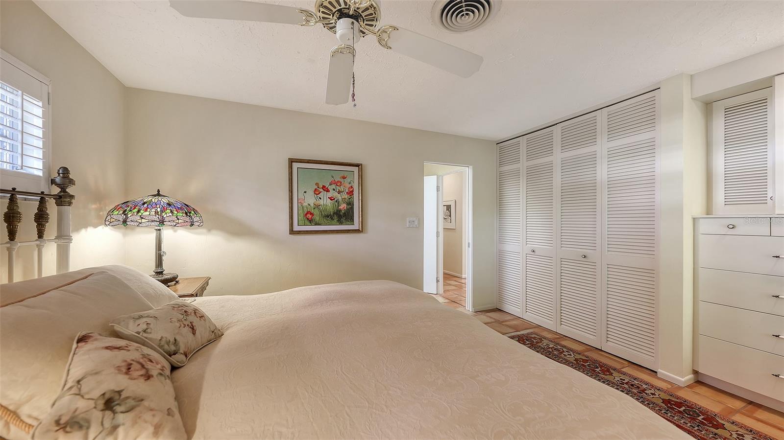 Image 22 of 46 For 1672 Shoreland Drive